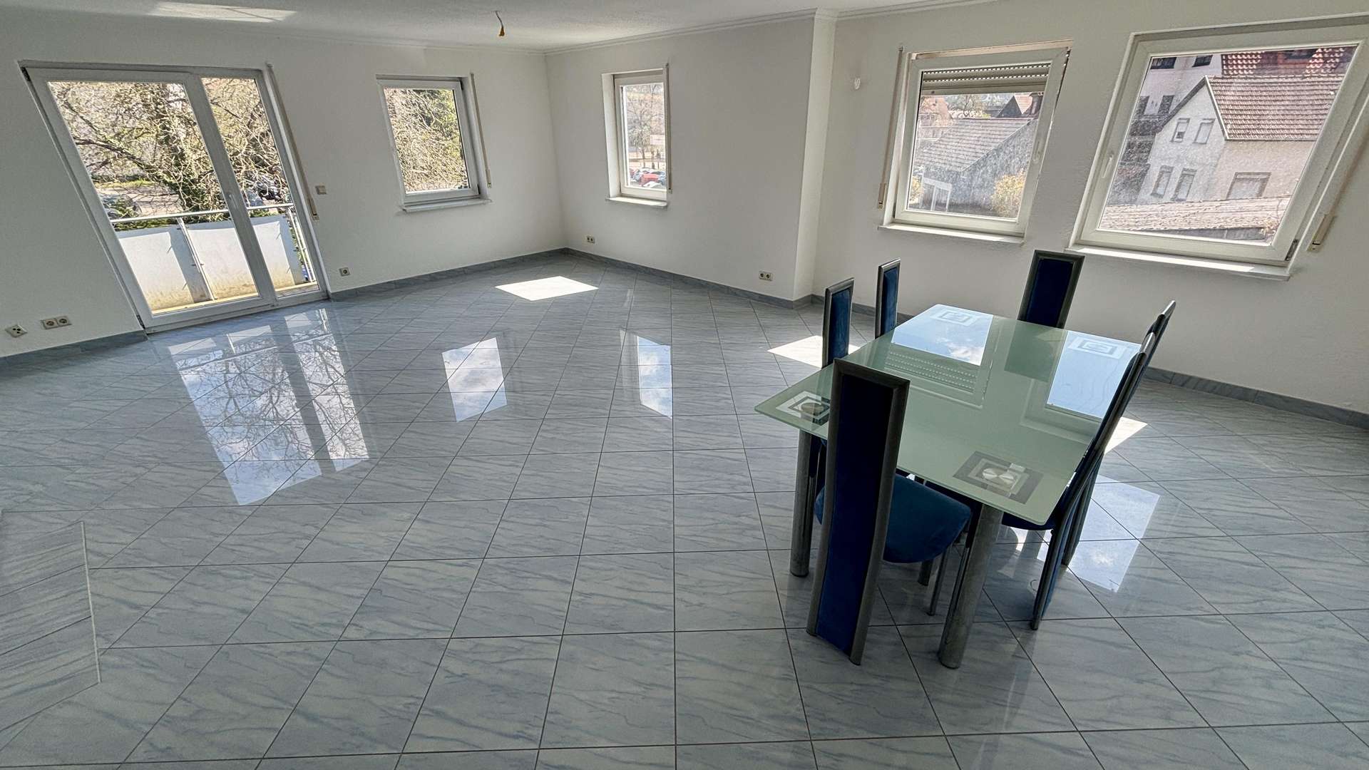Wohnzimmer - Etagenwohnung in 74831 Gundelsheim mit 135m² kaufen