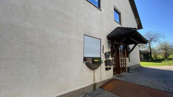 Eingang & Zufahrt zu den Stellplätzen - Mehrfamilienhaus in 74861 Neudenau mit 285m² kaufen