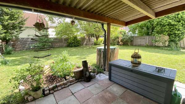 Überdachter Sitzplatz - Einfamilienhaus in 74172 Neckarsulm mit 93m² kaufen