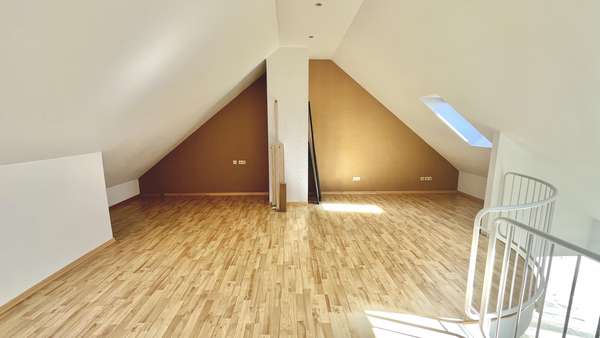 Oberes Zimmer - Galerie in 74074 Heilbronn mit 82m² kaufen