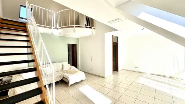Lichtdurchflutete Wohlfühloase mit Balkon 