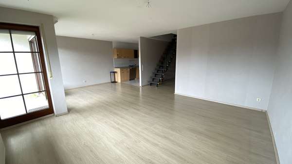 Wohn- und Esszimmer mit Küchenbereich Wohn- und Esszimmer mit Küchenbereich - Maisonette-Wohnung in 74177 Bad Friedrichshall mit 120m² kaufen