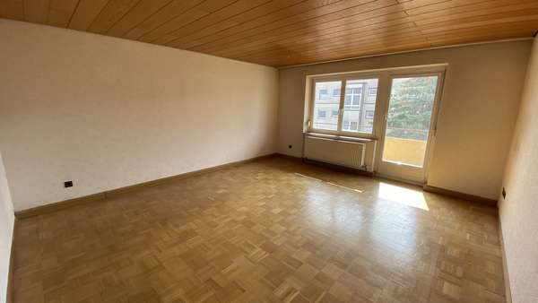 Wohnzimmer - Etagenwohnung in 74211 Leingarten mit 79m² kaufen