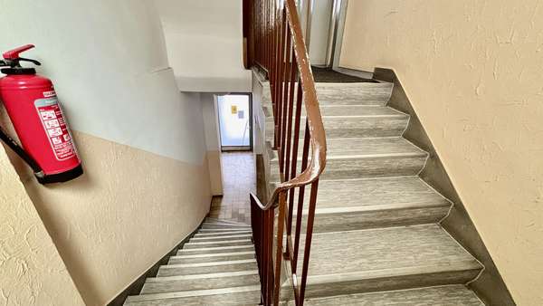 Treppenhaus zu den Wohnungen - Mehrfamilienhaus in 74072 Heilbronn mit 131m² kaufen