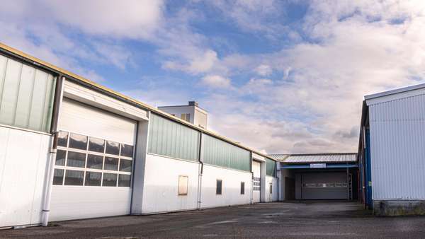 Rückseitige Zufahrt zur Halle 3 - Produktion in 74206 Bad Wimpfen mit 2387m² mieten