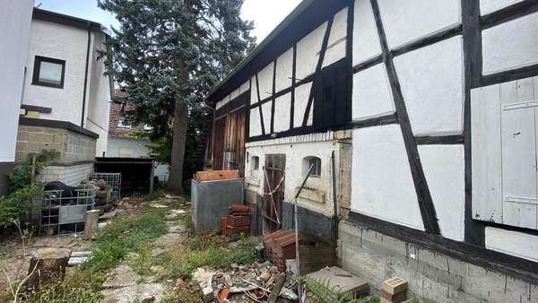 Hof mit Scheunen - Doppelhaushälfte in 74211 Leingarten mit 74m² kaufen