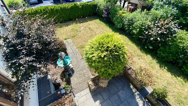 Blick in den Garten vom Balkon Blick in den Garten vom Balkon - Einfamilienhaus in 74172 Neckarsulm mit 112m² kaufen