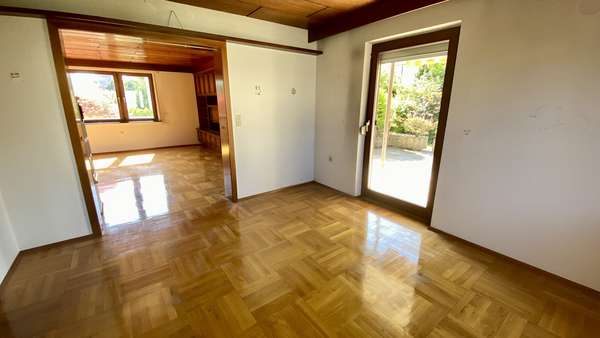 Esszimmer mit Blick ins Wohnzimmer Esszimmer mit Blick ins Wohnzimmer - Einfamilienhaus in 74172 Neckarsulm mit 112m² kaufen
