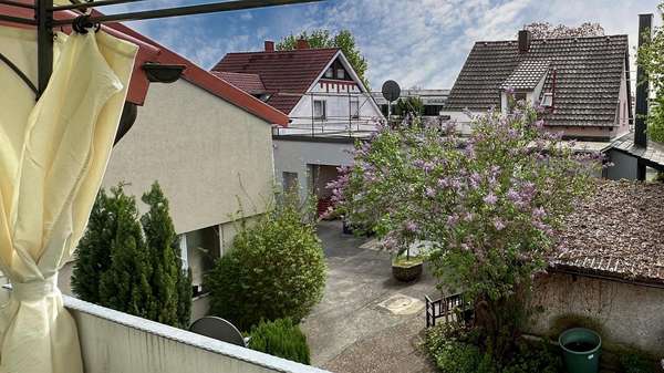 Blick vom Balkon über Werkstatt - Mehrfamilienhaus in 74080 Heilbronn mit 347m² kaufen
