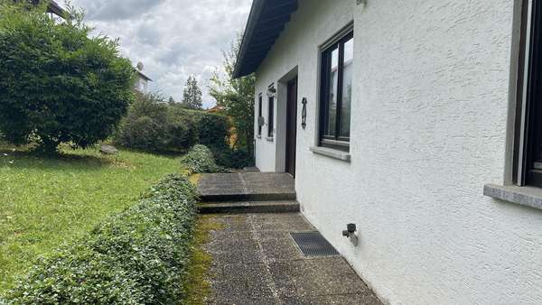 Eingang Hauptwohnung Eingang Hauptwohnung - Zweifamilienhaus in 74259 Widdern mit 274m² kaufen