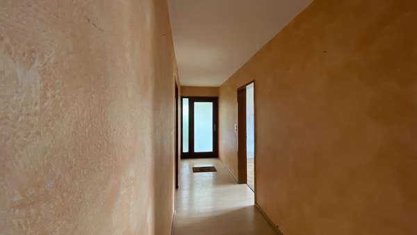 Eingang Flur Einliegerwohnung Eingang Flur Einliegerwohnung - Zweifamilienhaus in 74259 Widdern mit 274m² kaufen