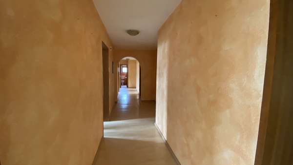 Flur Einliegerwohnung Flur Einliegerwohnung - Zweifamilienhaus in 74259 Widdern mit 274m² kaufen