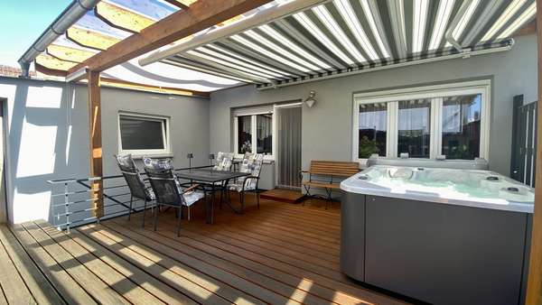Terrasse mit Whirlpool Terrasse mit Whirlpool - Einfamilienhaus in 74172 Neckarsulm mit 140m² kaufen