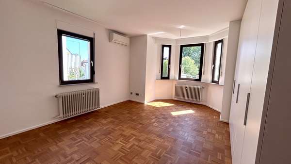 Wohnbereich Wohnbereich - Zweifamilienhaus in 74080 Heilbronn mit 245m² kaufen
