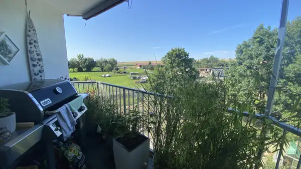 Idyllisches Wohnglück am Feldrand- mit zwei Balkonen und Einzelgarage