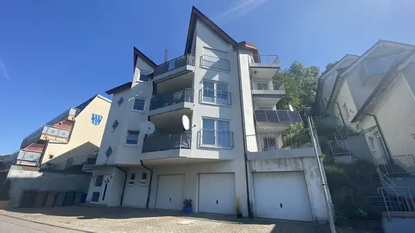 Idyllisches Wohnglück am Feldrand- mit zwei Balkonen und Einzelgarage