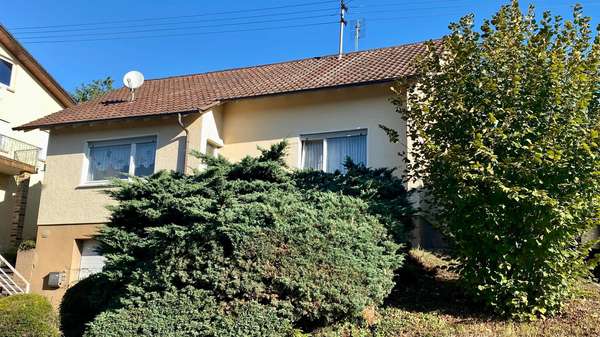Straßenansicht - Einfamilienhaus in 75031 Eppingen mit 81m² kaufen