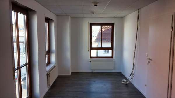 null - Büro in 74336 Brackenheim mit 220m² mieten