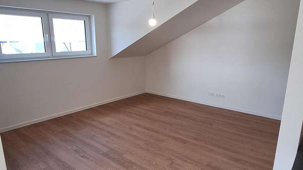 Wohnzimmer - Dachgeschosswohnung in 74243 Langenbrettach mit 78m² kaufen