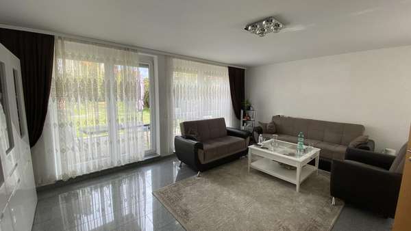 Wohnzimmer - Doppelhaushälfte in 75031 Eppingen mit 170m² kaufen
