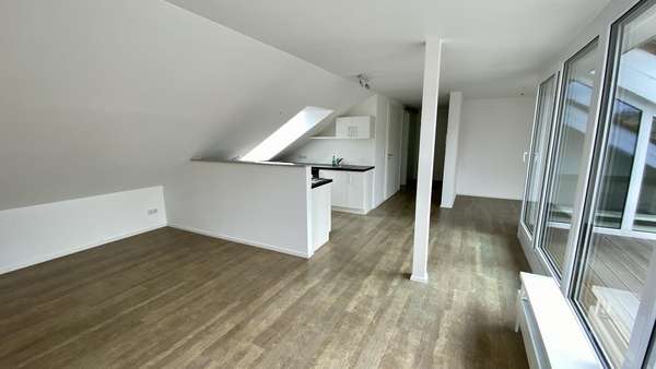 Wohnzimmer und Küche DG - Mehrfamilienhaus in 74182 Obersulm mit 258m² als Kapitalanlage kaufen