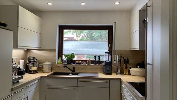 Moderne Einbauküche Moderne Einbauküche - Doppelhaushälfte in 74229 Oedheim mit 125m² kaufen