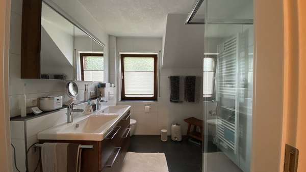 Renoviertes Bad … Renoviertes Bad … - Doppelhaushälfte in 74229 Oedheim mit 125m² kaufen