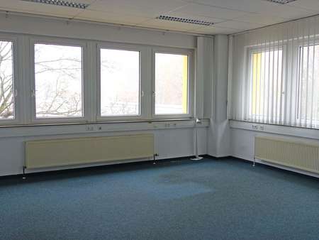 Büro im OG - Produktion in 74078 Heilbronn mit 4400m² mieten