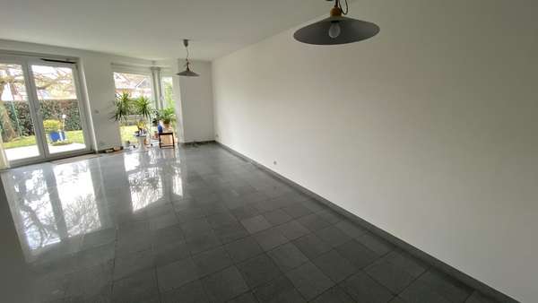Wohnzimmer - Erdgeschosswohnung in 74211 Leingarten mit 124m² kaufen