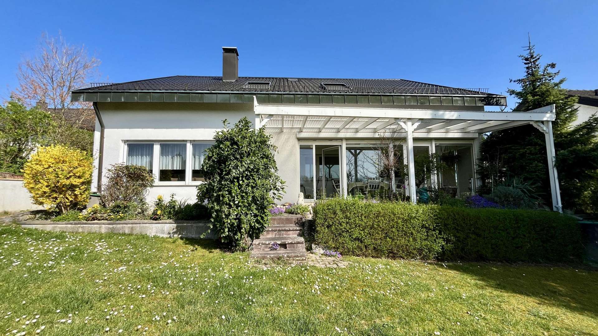 Außenansicht Außenansicht - Zweifamilienhaus in 74081 Heilbronn mit 336m² kaufen