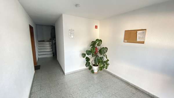 Gepflegtes Treppenhaus - Dachgeschosswohnung in 74336 Brackenheim mit 75m² kaufen