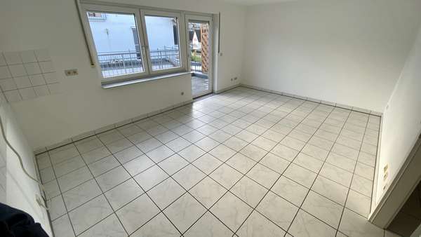 Wohn-/Esszimmer, Küche - Maisonette-Wohnung in 74229 Oedheim mit 60m² kaufen