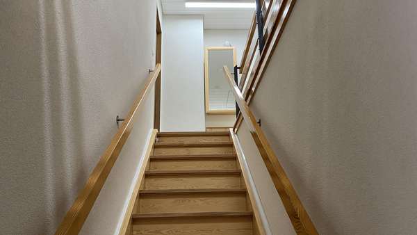 Treppe zum OG - Reihenmittelhaus in 74219 Möckmühl mit 94m² kaufen