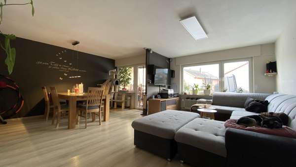 Wohn-/Esszimmer mit Zugang zur Terrasse - Reihenmittelhaus in 74219 Möckmühl mit 94m² kaufen