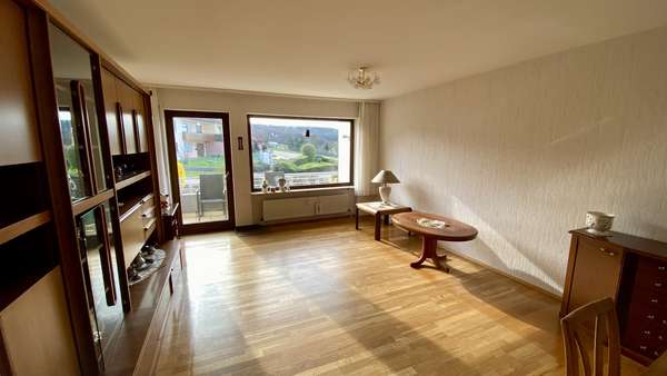Wohnzimmer - Etagenwohnung in 74245 Löwenstein mit 80m² kaufen