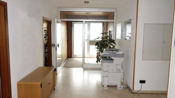 Eingang Büro - Halle in 74229 Oedheim mit 1062m² kaufen