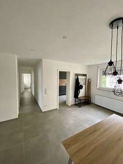 Diele mit Garderobe und Essbereich - Etagenwohnung in 74523 Schwäbisch Hall mit 107m² kaufen