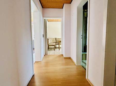 Flur der EG-Wohnung - Zweifamilienhaus in 74597 Stimpfach mit 137m² kaufen