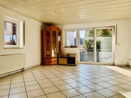 Wohnzimmer EG-Wohnung Wohnzimmer EG-Wohnung - Mehrfamilienhaus in 74564 Crailsheim mit 342m² als Kapitalanlage kaufen