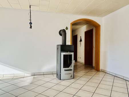 Wohnzimmer EG-Wohnung Wohnzimmer EG-Wohnung - Mehrfamilienhaus in 74564 Crailsheim mit 342m² als Kapitalanlage kaufen