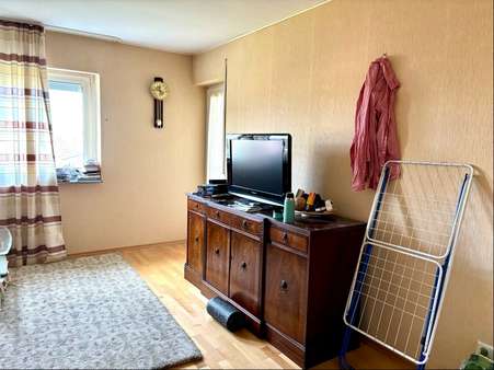 Wohnzimmer - Etagenwohnung in 74575 Schrozberg mit 74m² kaufen