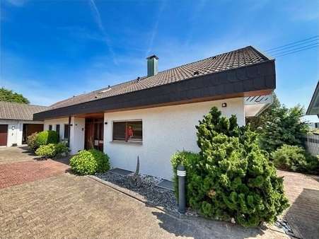 Außenansicht Außenansicht - Einfamilienhaus in 74545 Michelfeld mit 248m² kaufen