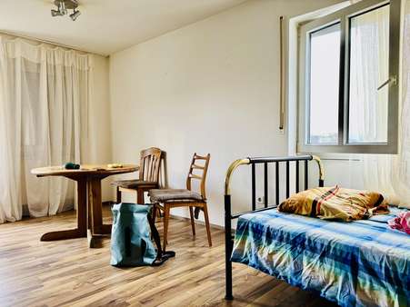 Wohnzimmer - Etagenwohnung in 74564 Crailsheim mit 72m² als Kapitalanlage kaufen