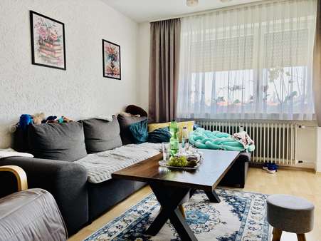 Wohnzimmer - Etagenwohnung in 74564 Crailsheim mit 67m² kaufen