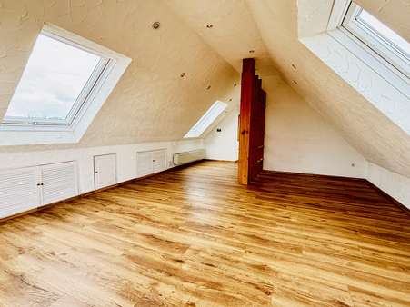 Wohn-/Schlafbereich - Dachgeschosswohnung in 74564 Crailsheim mit 30m² kaufen