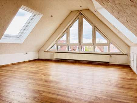 Wohnzimmer - Dachgeschosswohnung in 74564 Crailsheim mit 30m² kaufen