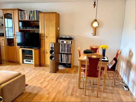 Wohnzimmer - Dachgeschosswohnung in 74564 Crailsheim mit 79m² kaufen