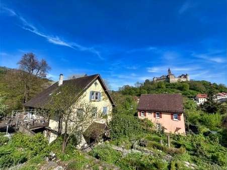 Außenansicht mit Blick auf die Comburg - Zweifamilienhaus in 74523 Schwäbisch Hall mit 250m² kaufen