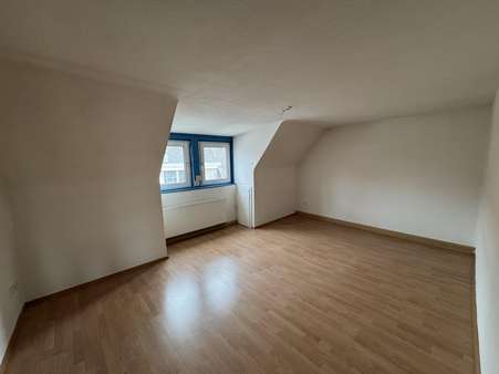 Wohnzimmer - Etagenwohnung in 74564 Crailsheim mit 100m² mieten