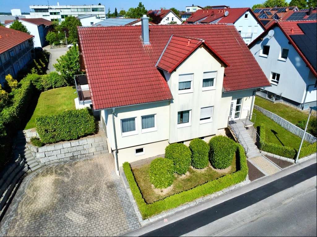 Vogelperspektive Vogelperspektive - Zweifamilienhaus in 74564 Crailsheim mit 215m² kaufen